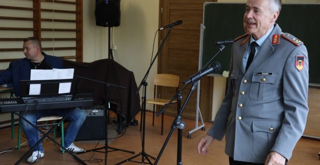 Muzyczny prezent od NATO