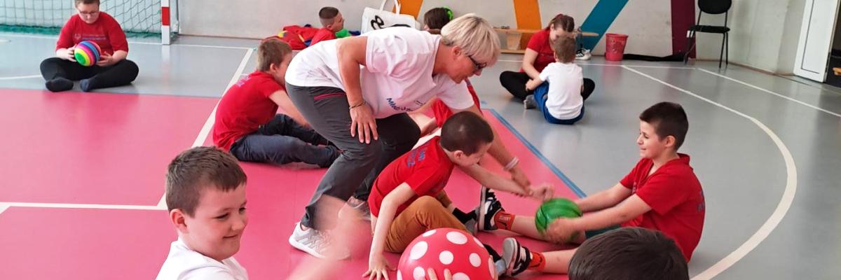 Piłkarski trening Młodych Sportowców