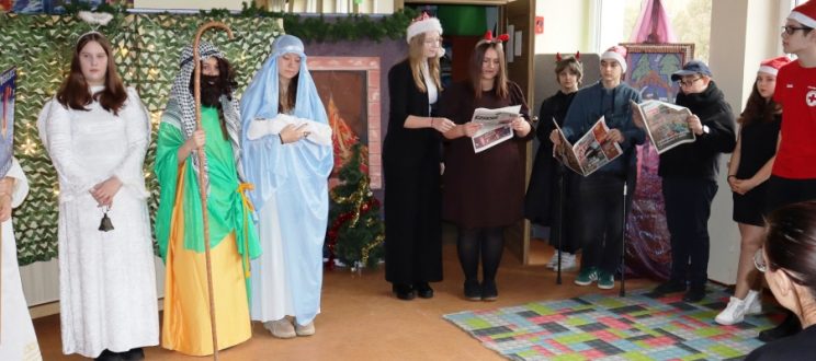 Jasełka w wykonaniu młodzieży ze Szkoły Podstawowe nr 10