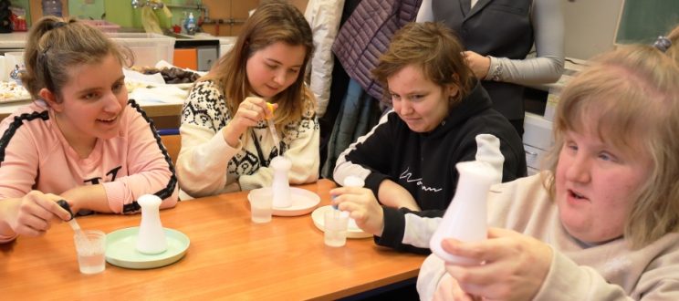 Młodzi chemicy – – lekcja otwarta w ramach KMO