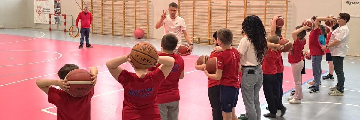 Zajęcia Młodych Sportowców z trenerem koszykówki