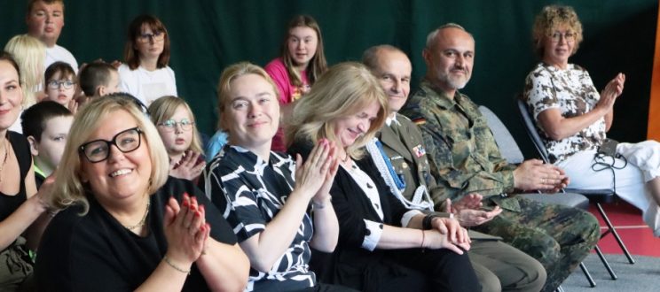 Prezenty od Centrum Szkolenia Sił Połączonych NATO