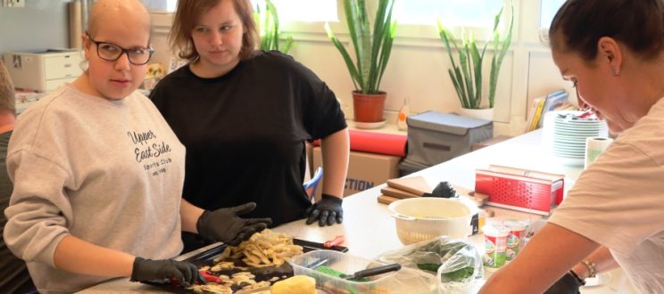 Warsztaty kulinarne w ramach projektu „Przepisy z kuchni naszej mamy i babci”.